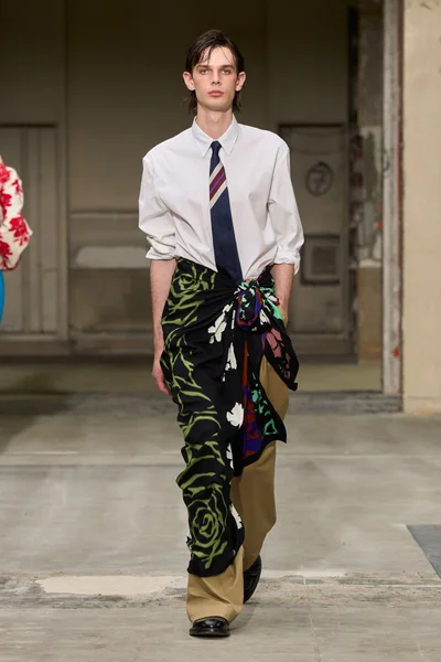 Look 17